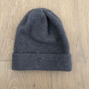 BRANDY MELVILLE GREY BEANIE NEW